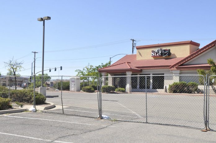 A fence recently went up around the building that used to be the Sizzler restaurant in Cottonwood. Located on the corner of State Routes 89A and 260, the space was originally looked at by Maverik gas stations. However, the company pulled out and now Black Bear Diner plans to open in the location.