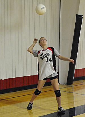 Cottonwood Middle School student Lauren Anderson serves the ball over the net during the volleyball A team’s practice at the Lobos' gym to get ready for their opener.