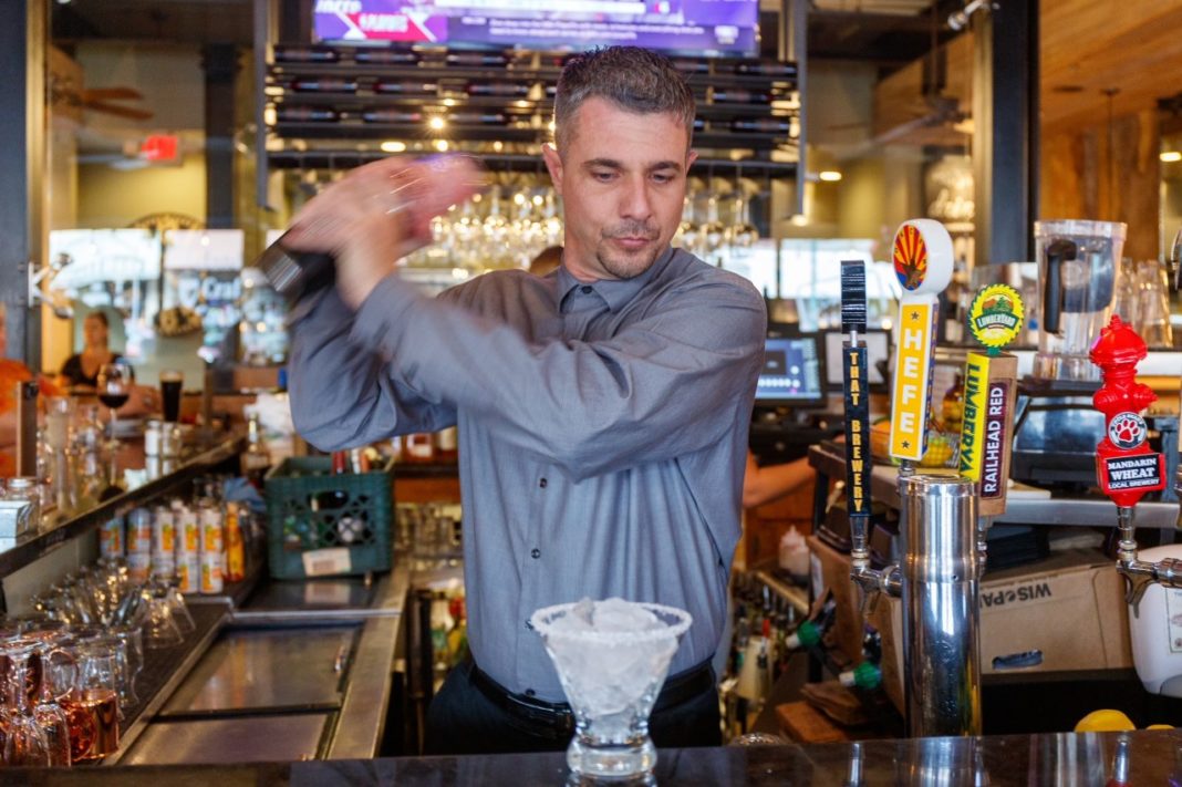 Arizona Bars Restaurants Soon Allowed To Offer Cocktails To go 